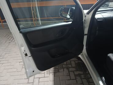 Mazda: Mazda Tribute: 2003 г., 2 л, Автомат, Бензин, Кроссовер — 9