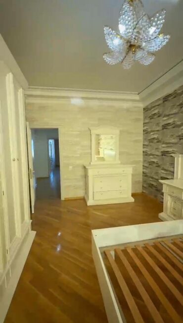 Uzunmüddətli kirayə mənzillər: Şəhər mənzili – klassik üslubda geniş və işıqlı - Plan: geniş zal — 5