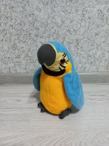 Oyuncaqlar: Dinozavr ~35 sm Ördək ~25 sm Tovuz quşu ~ 20sm Tutuquşu ~ 20 sm — 6