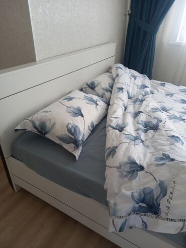 двухспальный матрас: Двуспальная Кровать, Б/у