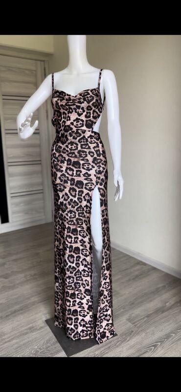 Ziyafət donları: Baha qiymete alinib. 1 defe geyinilib. Razmer "S" Elaqe ucun WhatsApp — 13