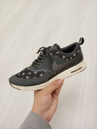 qaçış üçün qadın krosovkaları: Nike Air Max.Ideal veziyetde
