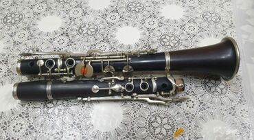 klarnetde musiqi tam versiya: A klarnet qırmızı rolik A ğır qara rolik b klaretdir