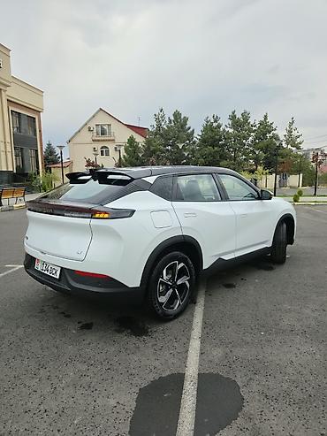 белый dongfeng aeolus e70: Dongfeng : 2026 г., Автомат, Электромобиль, Универсал — 3