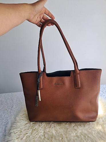 xl kofer: Calvin klein original torba u dobrom stanju, sitni tragovi korišćenja — 1