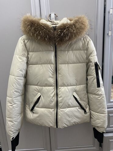 женская куртка zara: Пуховик, Короткая модель, Китай, M (EU 38)