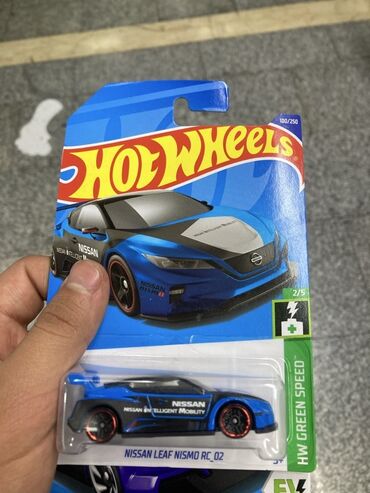 Avtomobil modelləri: Məhsul: Hot Wheels die-cast maşınları – EV mövzusu Dəst tərkibi: - — 26