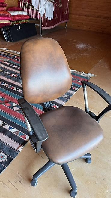 Ofis mebeli: Ofis kreslosu – təkərli, tənzimlənən model - Material: qəhvəyi rəngli — 2