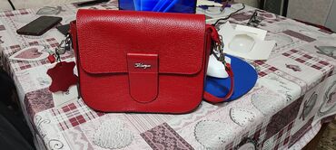 бренд сумки: Кожаные долговечные сумки от известного бренда Karya. Отдаю за 6500. В
