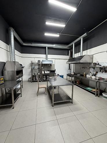 qara qaraev: Hazir Ailevi Restoran Biznesi satılır 65 mn Ayliq icarısi 3 mn mıkan — 9