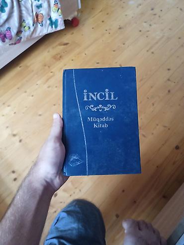 qadın cantalar: Məhsul: “İncil – Müqəddəs Kitab” (Azərbaycan dilində) Təsvir: - — 1