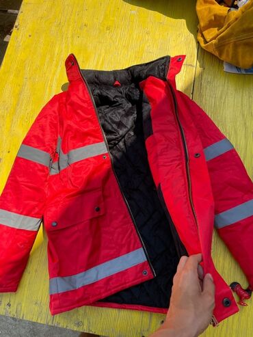 Botinkalar: Qara rəngdə uniseks təhlükəsizlik botları iş mühitində ayaqları — 9