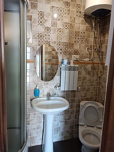 Посуточная аренда комнат: Уютный номер/комната с двуспальной кроватью и собственным санузлом — 4