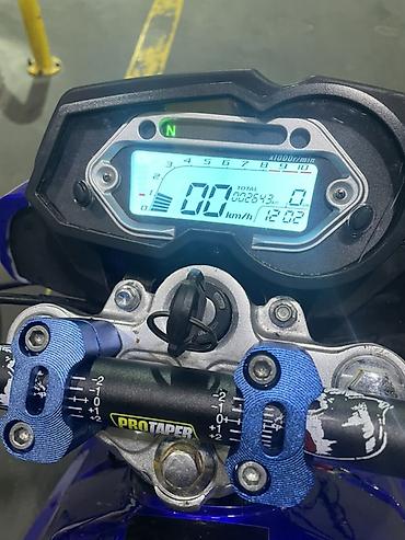 variator karopka nədir: Motosiklet – Naked tip, mavi/qara rəng sxemi, ağ disklər Texniki və — 3