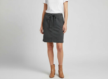 krótkie spodenki damskie bojówki: Women`s skirt, size S