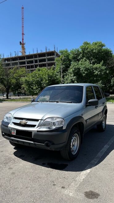 ниве: Chevrolet Niva: 2014 г., 1.7 л, Механика, Бензин, Внедорожник