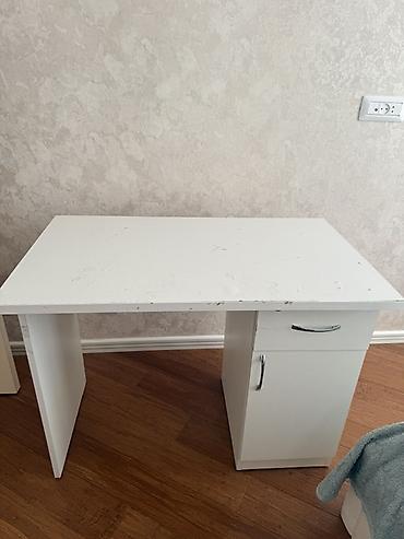 Düz masa, Polkalı, Siyirməli, Sadə laminat, Zəmanətsiz, Kredit yoxdur