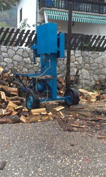 Usluge: Usluzno struganje i cepanje drva na teritoriji Kragujevaca uza okolina