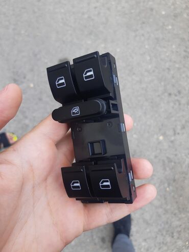 Oturacaqlar: Volkswagen avtomobilləri üç ilün nəzərdə tutulmuş bu qara rəngli
