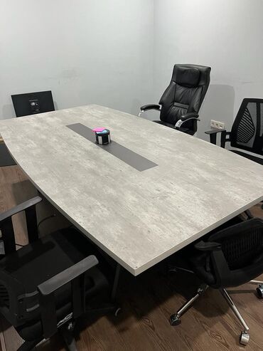 Ofis masaları: İşlənmiş, Müdir üçün, Dördbucaq masa