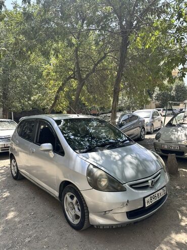 где можно купить машину без первоначального взноса: Honda Fit: 2002 г., 1.3 л, Автоматтык, Бензин, Хетчбек