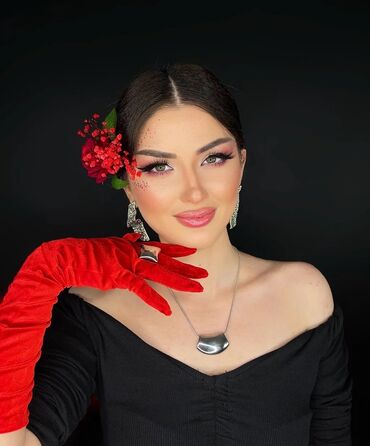 Satış məsləhətçiləri: Madel İş axtariram Mağazada paltar reklami ederem canlı acib Boy 168 — 4