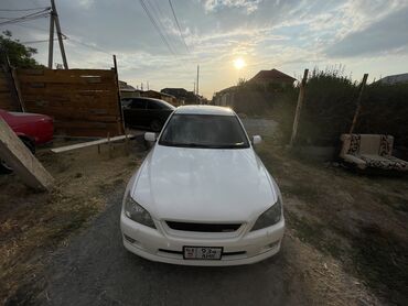 лампы на авто: Toyota Altezza: 2002 г., 2 л, Автомат, Бензин, Седан