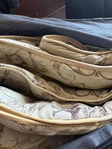 белорусские одеяла из шерсти: Двухспальная одеяло из верблюжей шерсти