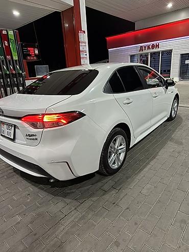 хундай аванте 1: Toyota Corolla: 2021 г., 1.8 л, Автомат, Гибрид, Седан — 2
