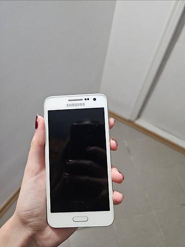 Смартфон Samsung Galaxy A3 (белый цвет) - Тонкий корпус с