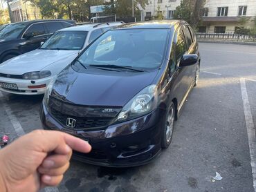 Посуточная аренда квартир: Honda Fit: 2013 г., 1.5 л, Автомат, Бензин, Седан