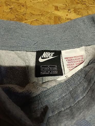 Gornji i donji deo: Prodajem nike originale razne haljina ranac trenerke duksevi na lalafo.rs — 11 Gornji i donji deo: Prodajem nike originale razne haljina ranac trenerke duksevi — 11