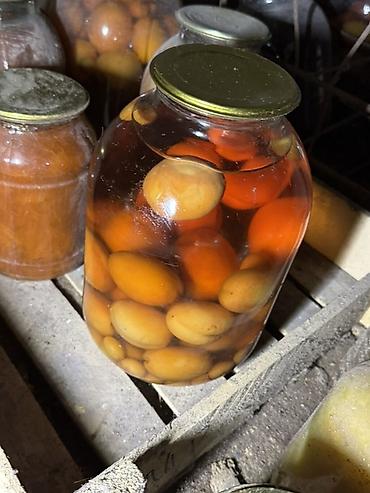 Фрукты: Домашние заготовки из фруктов в стеклянных банках - Ассорти компотов — 1
