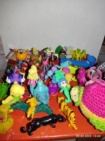для рисования детям: Отличный выбор для детей и коллекции киндер игрушки около 30шт. продам