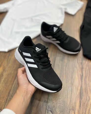 Кроссовки и спортивная обувь: Adidas лёгкий удобный 🔥🔥🔥