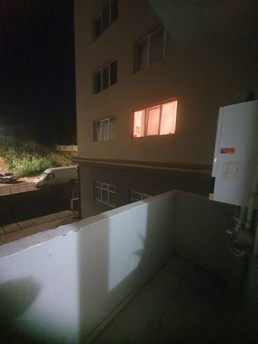 Uzunmüddətli kirayə mənzillər: Yasamal Midada Yeni tikilmiş 9 mərtəbəli binanın 1-ci mərtəbəsində 2 — 10