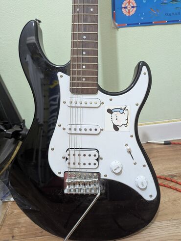рояль цена: Электрогитара Yamaha EG 112C в черном цвете с белой накладкой