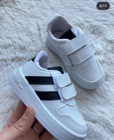 Patike: Veličina - 34, Vodootporne — 25