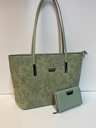 Torbe: GUESS torbe – kolekcija u smaragdno zelenoj boji
3600 din — 12