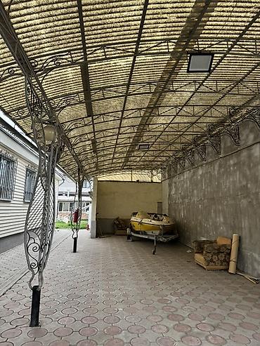 kg house: Дом с участком и большим крытым навесом - Кирпичный дом за высоким — 3