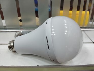Bitkilər üçün dibçəklər: Ağ rəngdə, lanpa16 vatt gücündə, 1700 lümen işıq saçan LED lampa