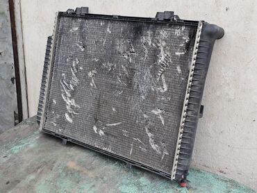 Радиаторы: Радиатор охлаждения двигателя Mercedes-Benz W210, 2.0 - 3.2, МКПП — 13