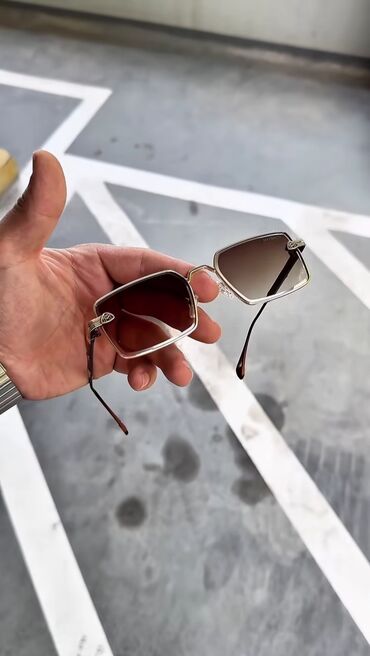 ачки: • UV - 400 Qoruma • Polarized Şüşə • Paslanmaz Polad • Sürətli