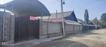 продаю дом в городе бишкек: Дом, 120 м², 6 комнат, Собственник