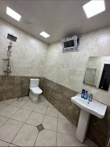 Uzunmüddətli kirayə mənzillər: Abşeron rayonu, Saray qəsəbəsində yerləşən MTK binasında 2 otaqlı, 62 — 4