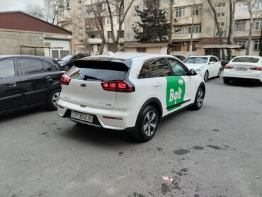 Taksi sürücüləri: Taksi sürücüsü tələb olunur, Nəqliyyat təmin edilir, Həftəlik ödəniş, 3-5 illik təcrübə — 17