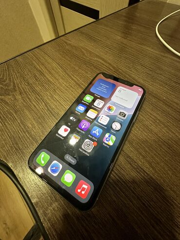 Apple iPhone: IPhone 11 Pro, Б/у, 64 ГБ, Белый, Чехол, 70 %