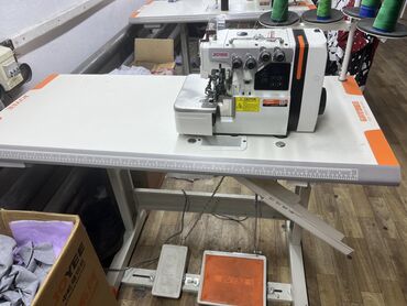 продам швейную машинку: Продаю швейную машинку 4-х нитка. Пользовались 2 месяца. Звоните или