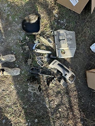 Другие автозапчасти: Набор автозапчастей разнородных позиций Состав по фото: - Пластиковые — 1