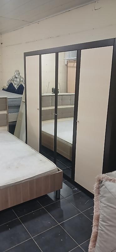 stend: Yataq otağı mebel dəsti Tərkib: - 4 qapılı qarderob: iki mərkəzi — 5